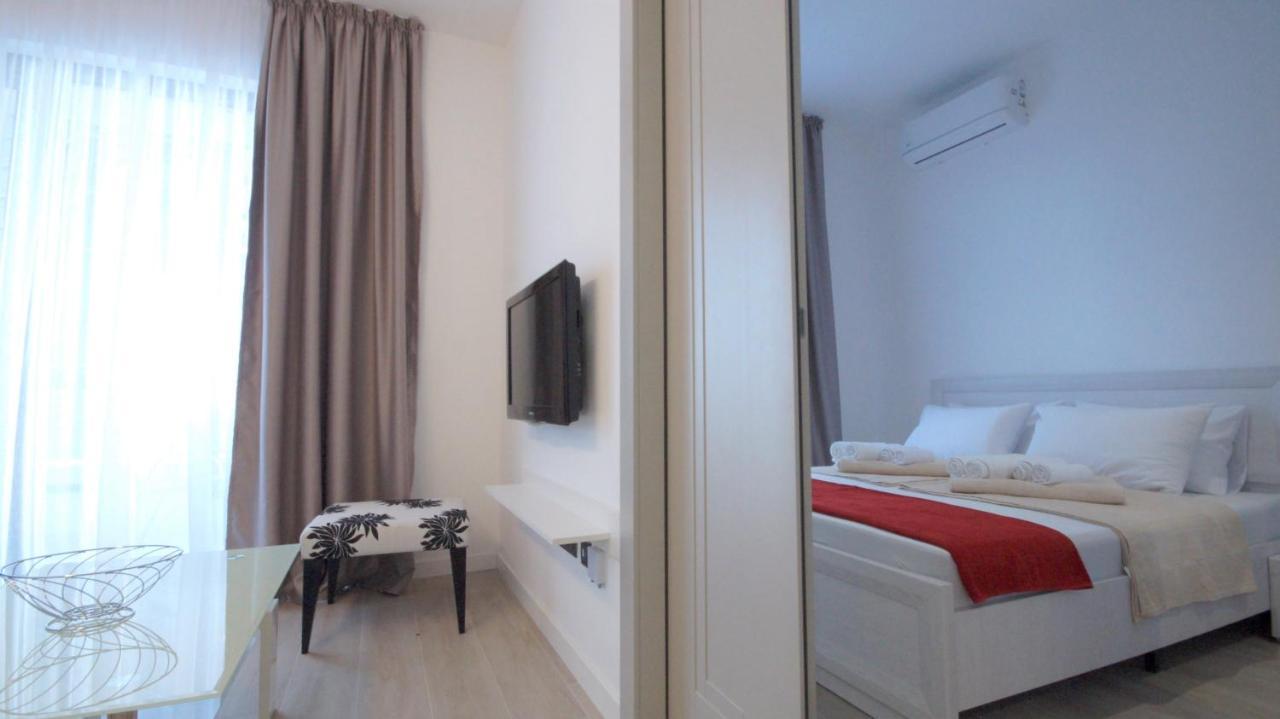 Апартаменты Silver Beachfront *